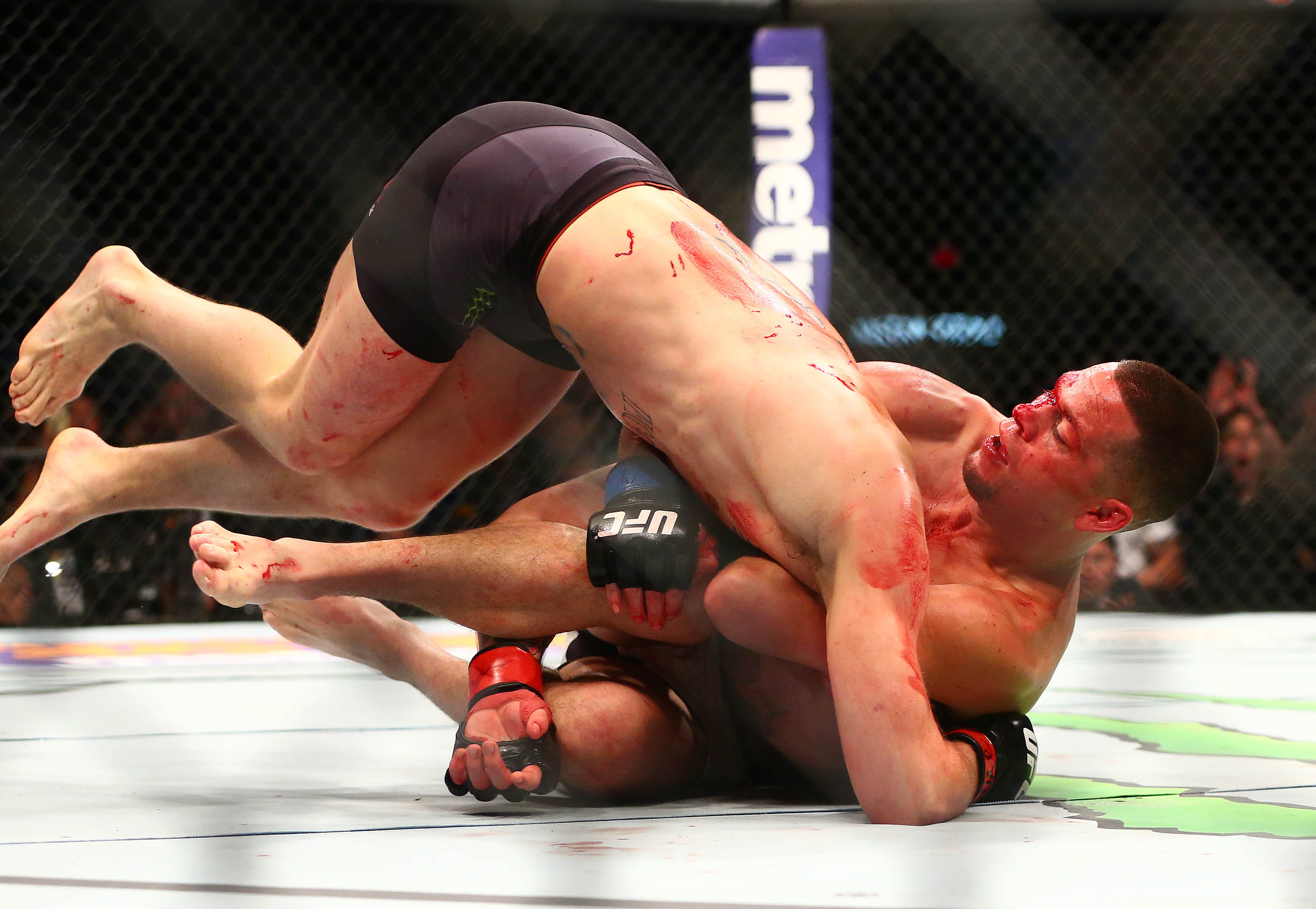 Nate Diaz stuns Conor McGregor at UFC 196