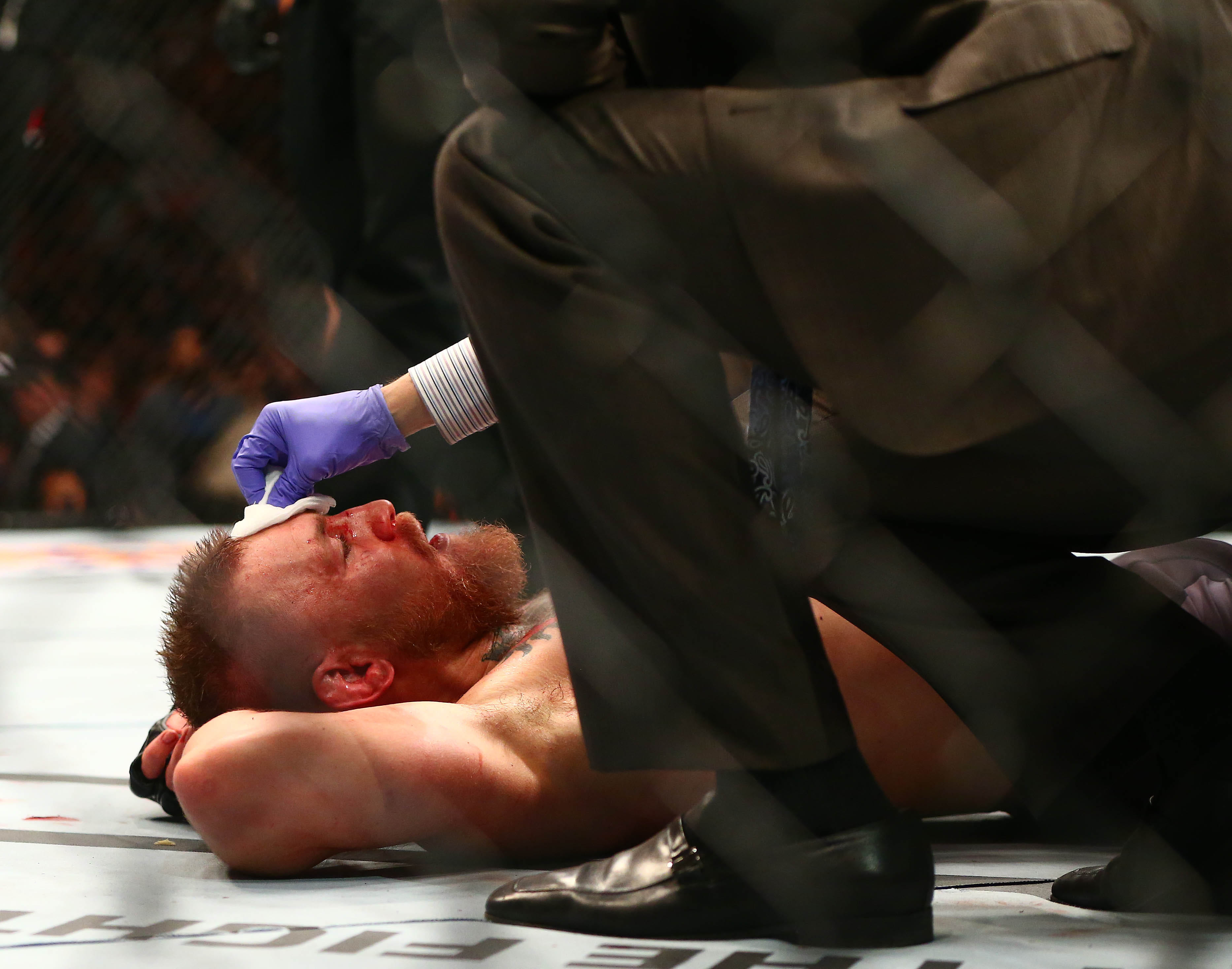 Nate Diaz stuns Conor McGregor at UFC 196