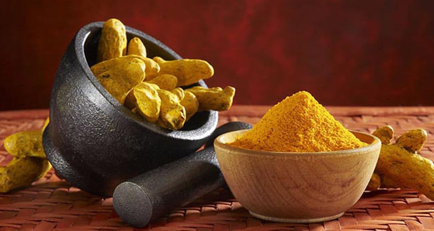 Skin Care tips in hindi how to use haldi on face thing to know before applying turmeric on face