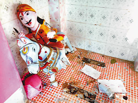 A broken statue of Baba Jalaun Hrdul