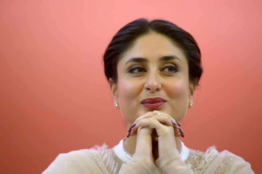 10 Divas Who Stay Fit With Yoga!