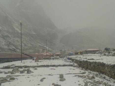 snowfall in kedarnath dham uttarakhand.