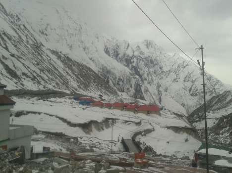 snowfall in kedarnath dham uttarakhand.