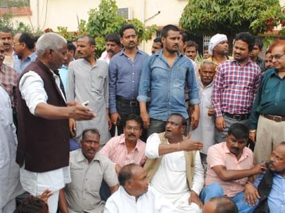  SP MLA alleges DM and city magistrate for corruption.