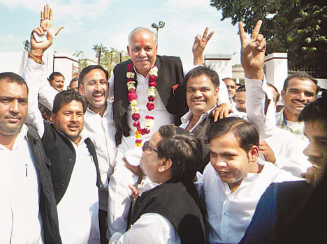 SP waved the banner of victory, the BJP lost deposit