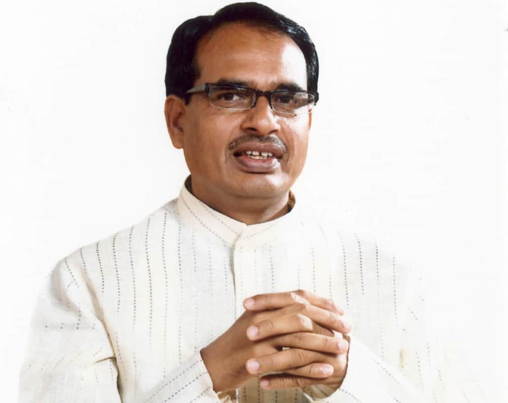 Akshay Kumar Coronavirus: CM Shivraj Singh Chauhan And Bollywood Celebs Wishes for Speedy Recovery