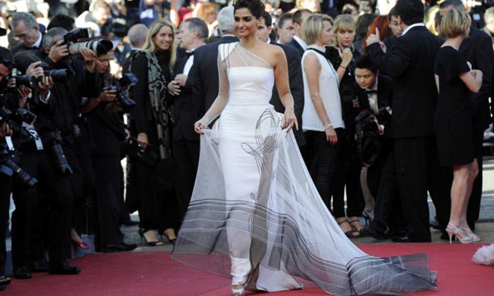 bollywood actresses fashion in white gown