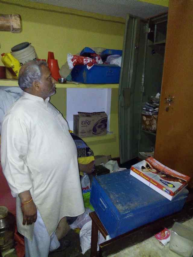 theft worth 20 lakhs in businessmen house