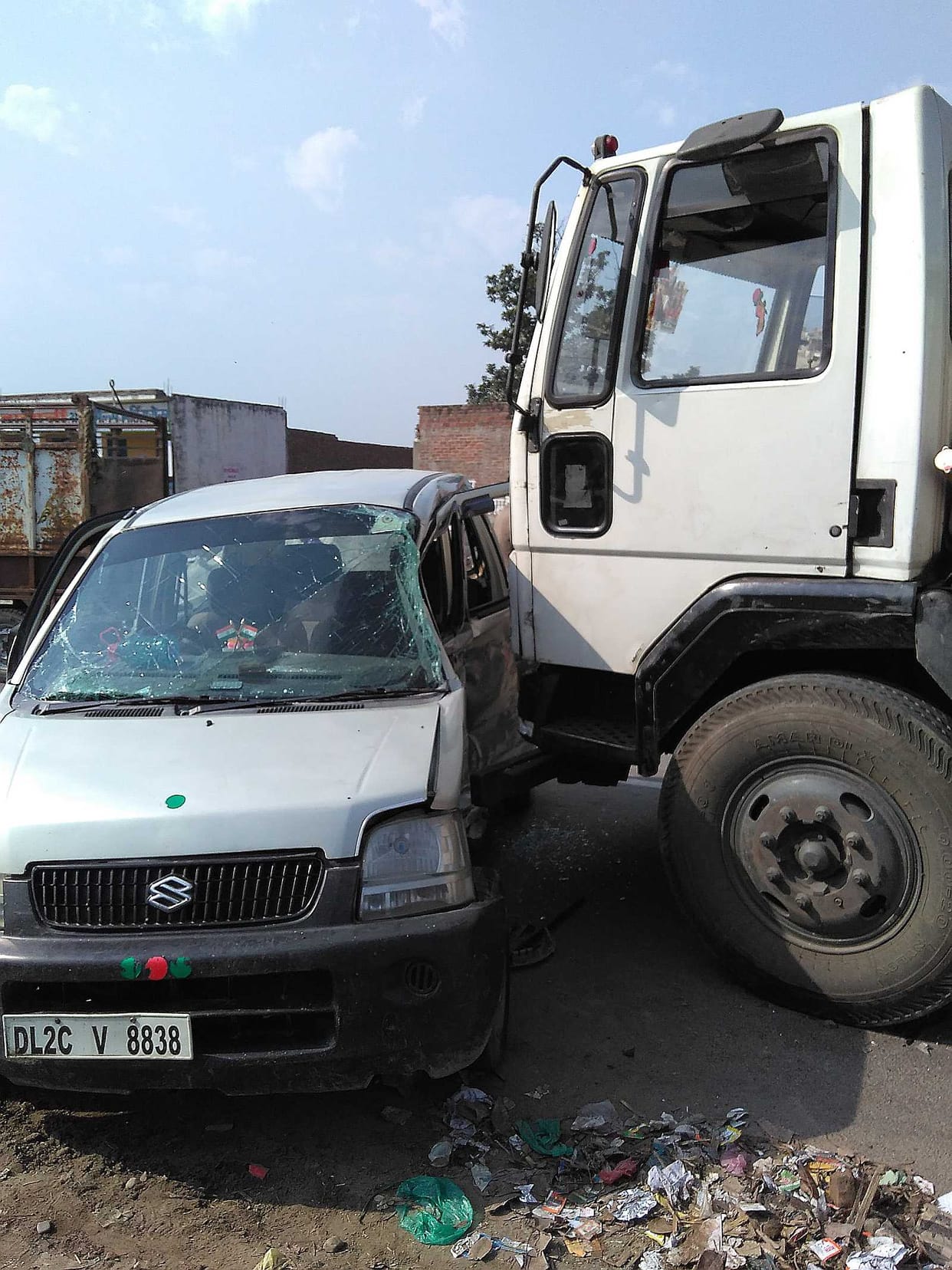 Cantor came to the vulnerable Car , eight injured