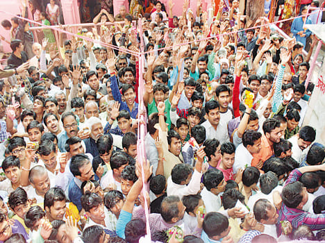 Har har Mahadev shouted Gunje the pagoda