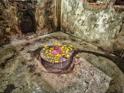 ek hathiya dewal temple in uttarakhand.
