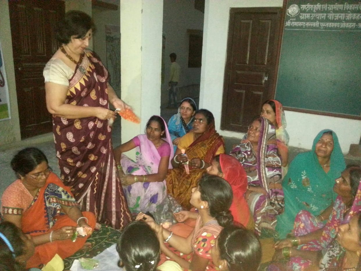 Hina engaged in self-supporting 