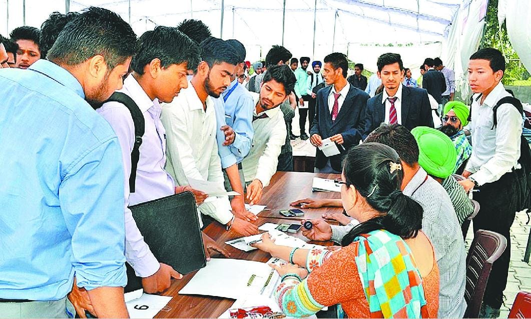 Students enrolled on schedule, April 8 will apply to