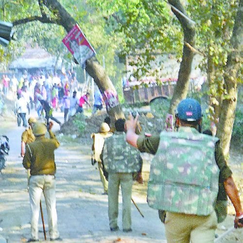 Police lathicharged at villagers.
