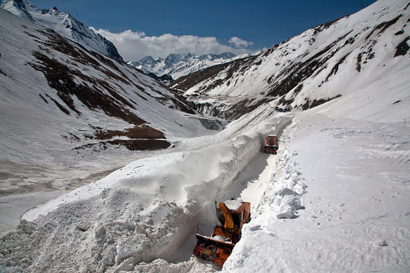 snow cleared on sgr-leh highway