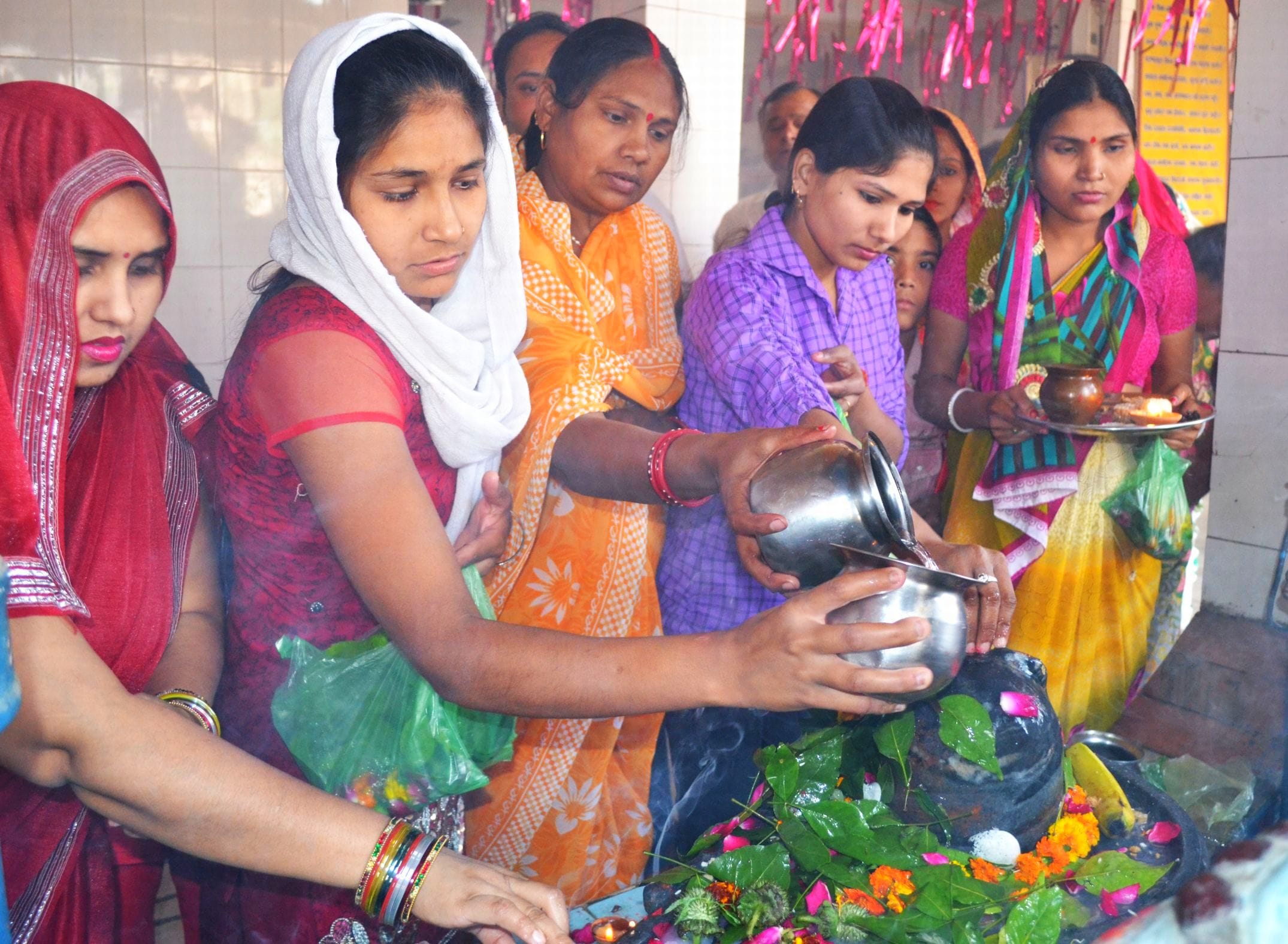 भगवान शिव को धतूरा, भांग और जल क्यों सबसे अधिक प्रिय है Why God Shiva