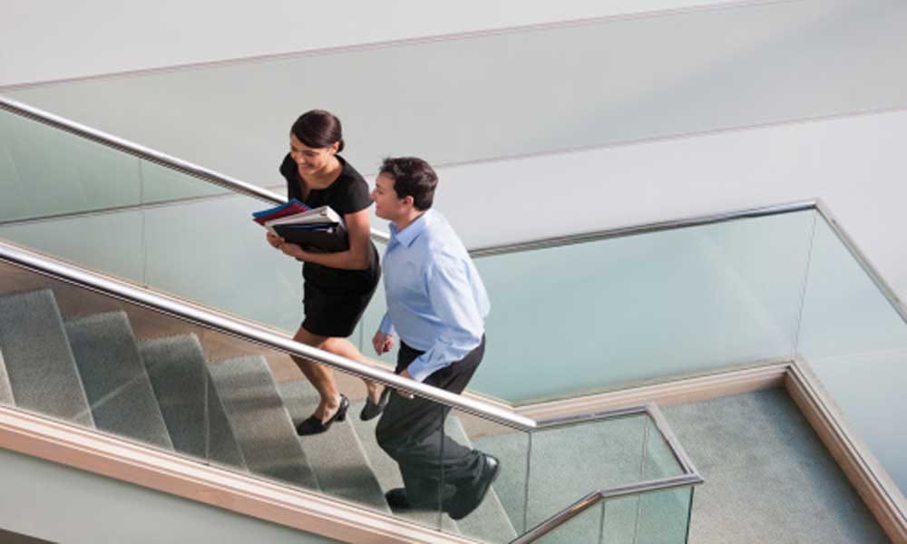  Do not do these things while romancing in office