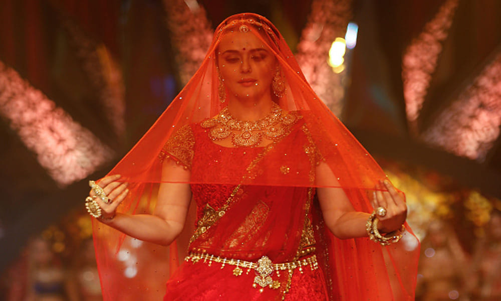 Why Preity Zinta returned back without her husband ?