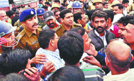  Angry mob clashed with police