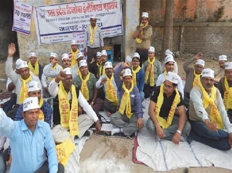 Diploma engineers called off their strike.