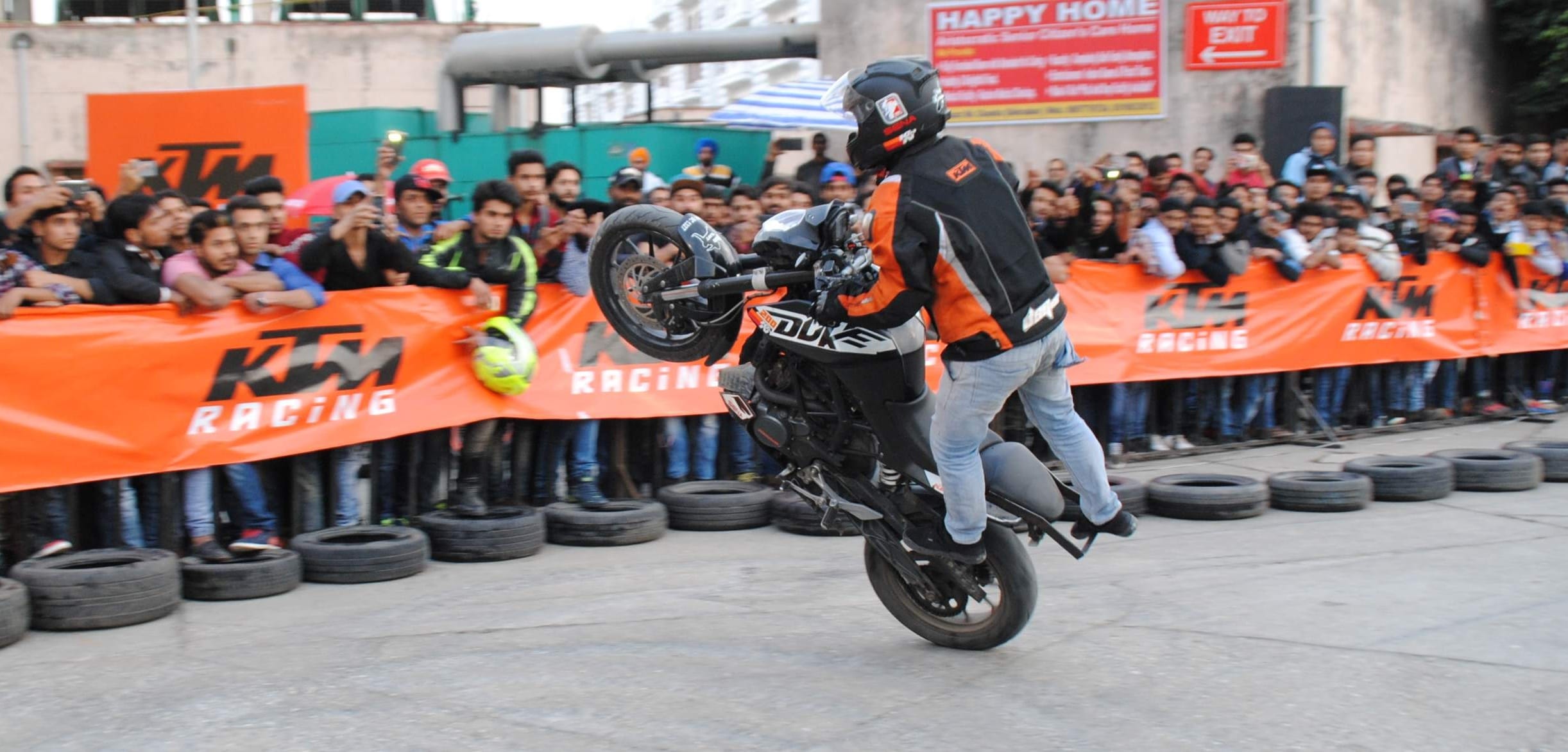 bikers show amazing stunt on bike.