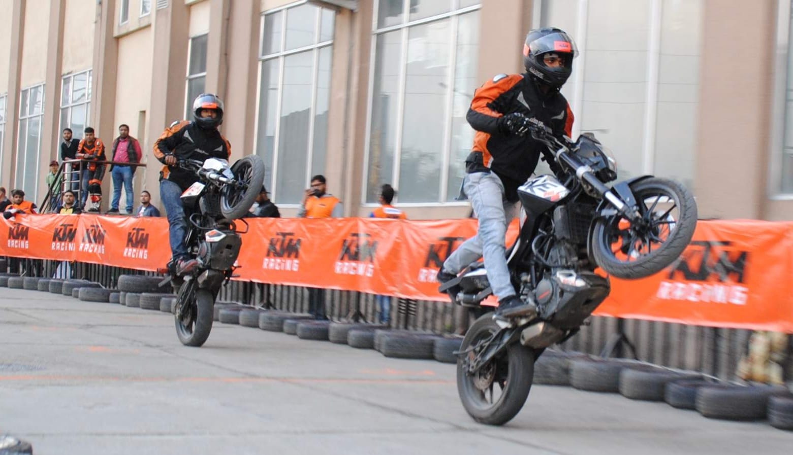 bikers show amazing stunt on bike.