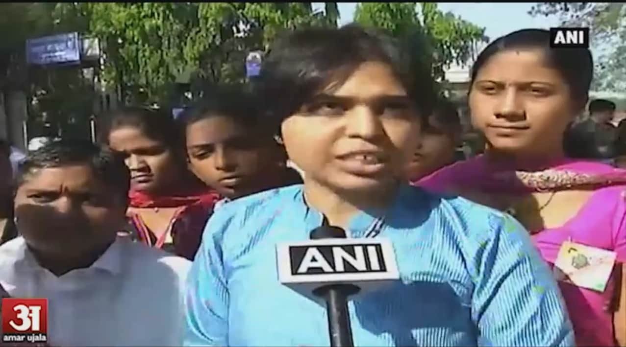  महिलाओं ने किया मार्च