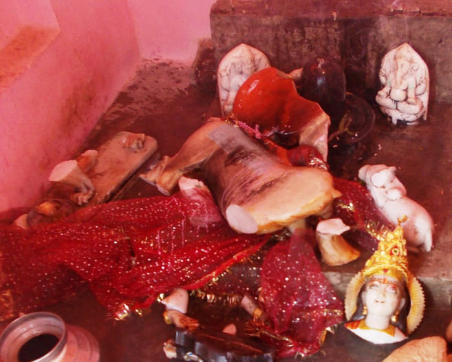statue broken in temple