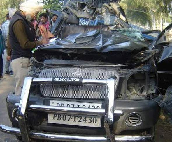 accident in hosiarpur, 4 family member killed