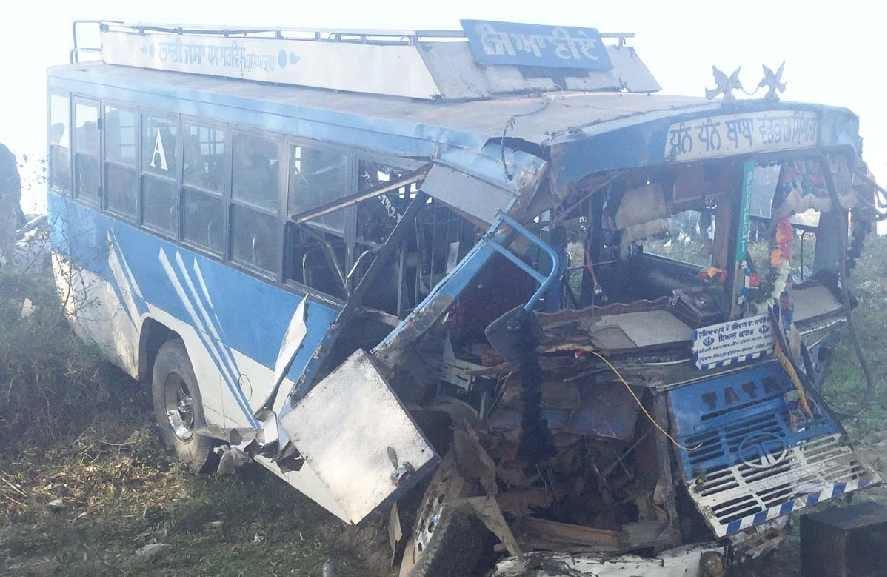 accident in hosiarpur, 4 family member killed
