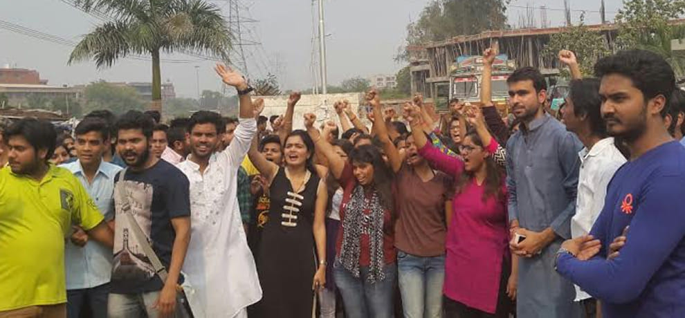 girl tried to rape in her hostel in graeter noida 