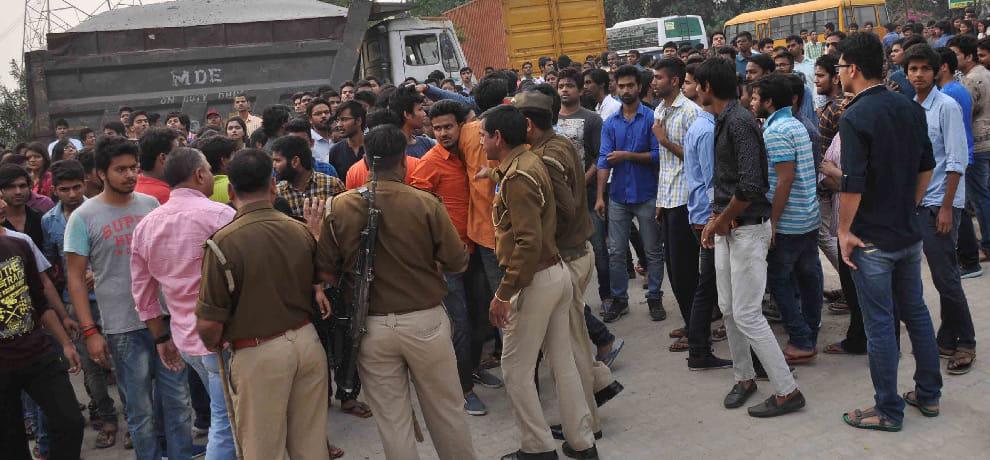 girl tried to rape in her hostel in graeter noida 