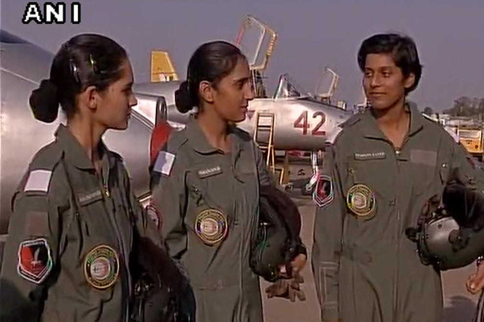 indian air force give advice to first three women fighter plane pilots 