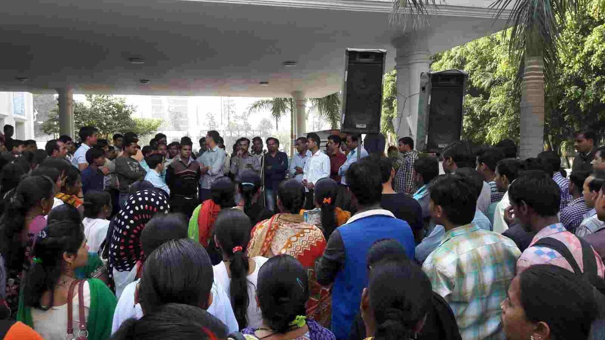strike of contractual worker in ram manohar lohia