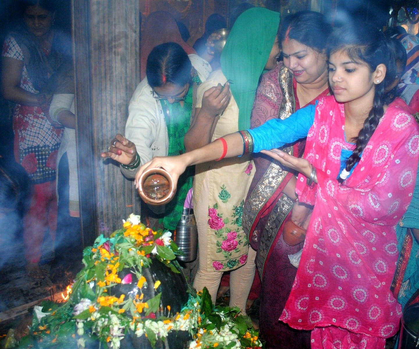 why god shiva like dhatura bhang and water 