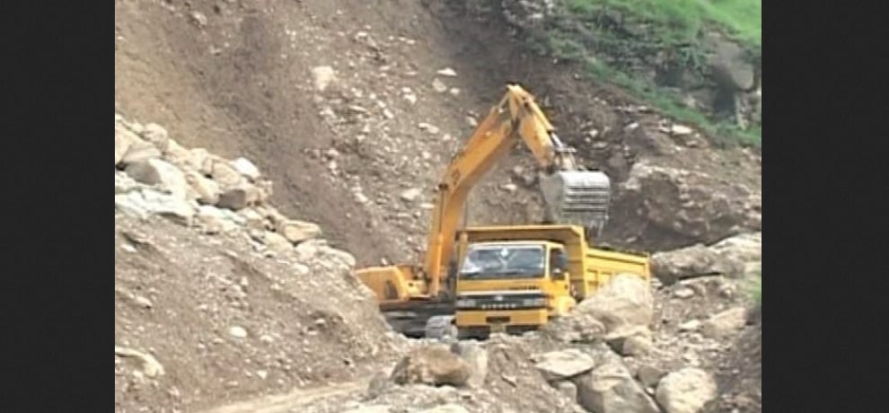 illegal mining in himachal continues.