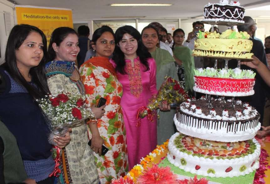 womens day celebrations in pu with cake of 25 kg
