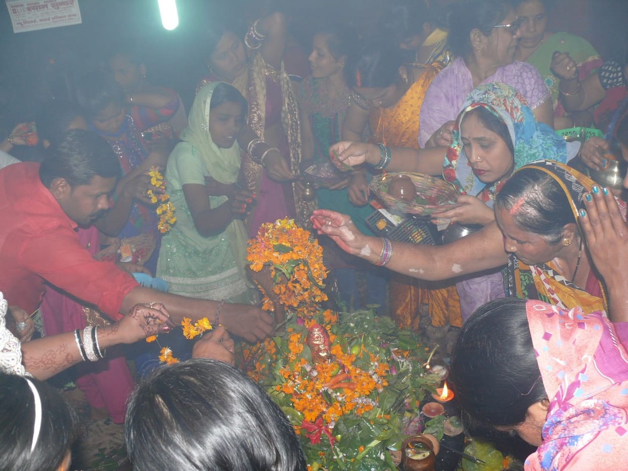 Har har Mahadev Gunje pagoda with cheers
