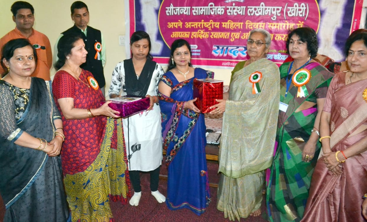 Excellent working women honored