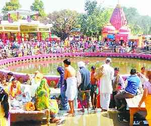 Three million people holi dip