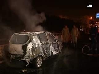 कार में लगी आग