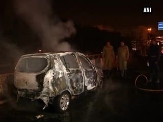 कार में लगी आग