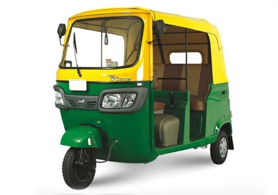 Auto driver hit SP traffic gunner 
