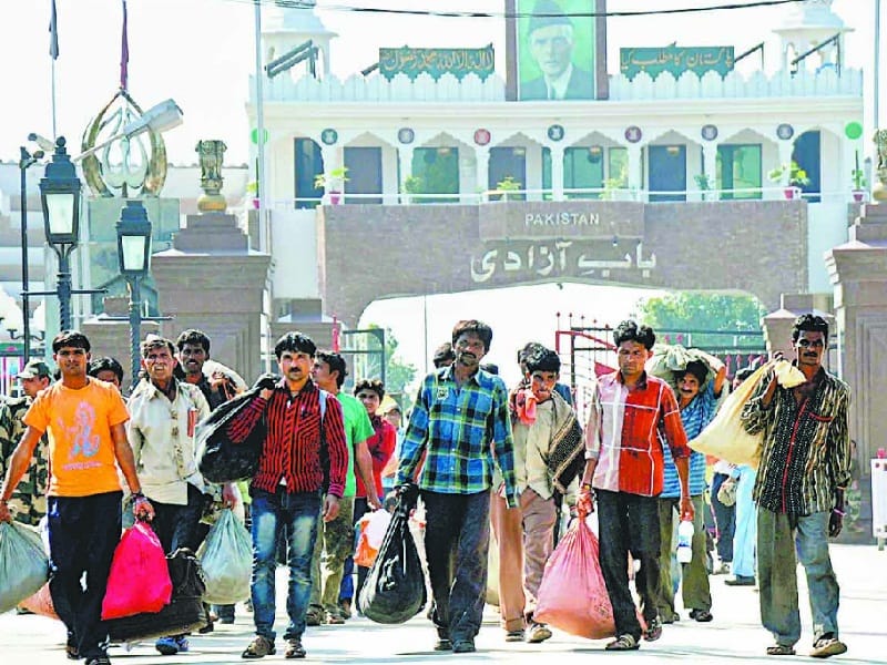fisherman from pakistan jail, fisherman from karachi jail, india, fisher man come back, amritsar