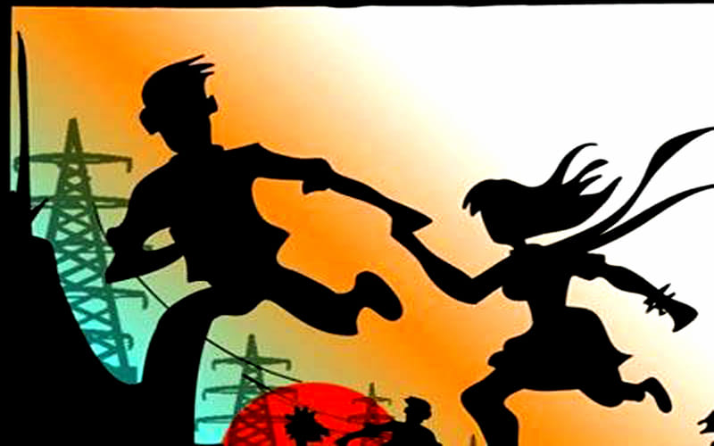 Girl eloped with boyfriend, both caught by Police