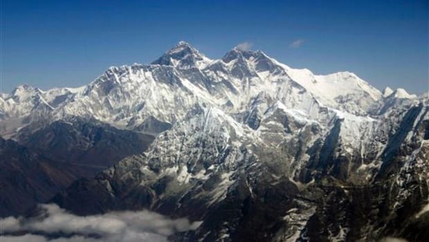 NCC girl cadets climb mount everest