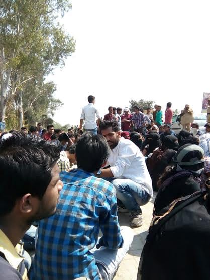 protest against student's death in saroj institute 