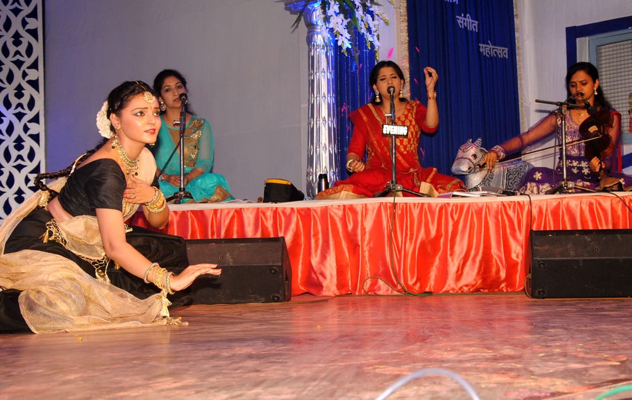 Equipment together with six female artist