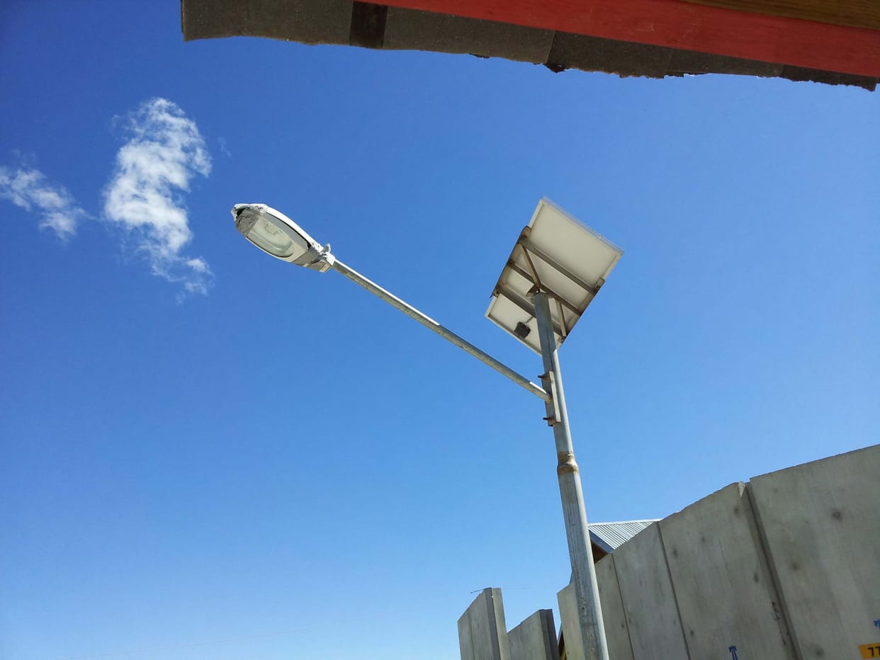 the risk of accident from overhanging street light