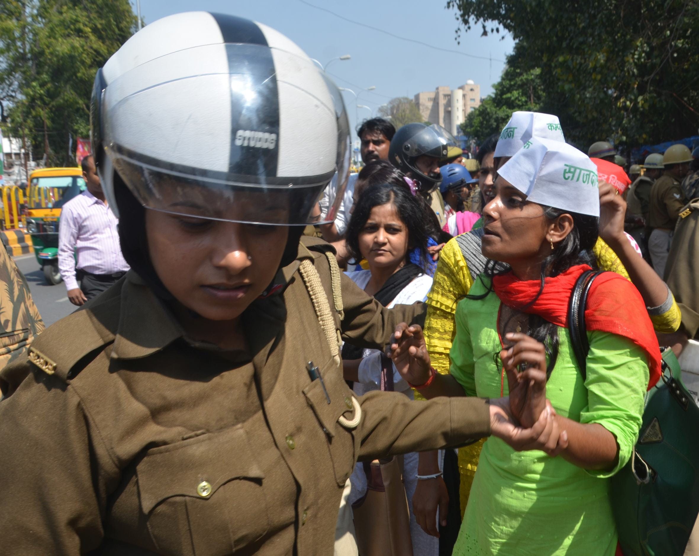 lathicharge at computer anudeshak.